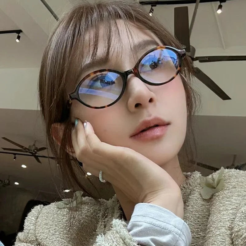 New Oval sunglasses For women Fashion Brand Black Small Frame Sun Glasses Female Retro Clear Lenses Eyewear Lady Trendy UV400