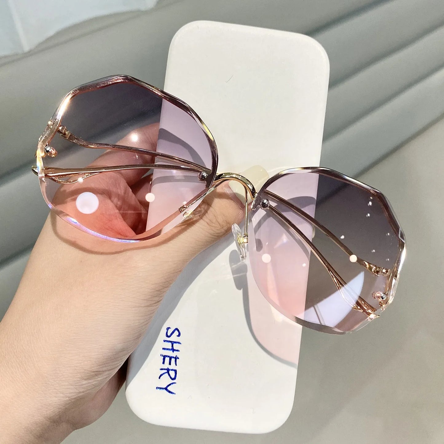 Trendy fashionable polygonal frameless cut edge sunglasses women's metal curved legs retro street photo sunglasses